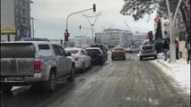 Tunceli'de buzlanma trafiği olumsuz etkiledi