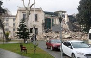 Tarihi Hatay Valilik binasının bir bölümü, 6.4'lük depremde çöktü