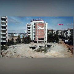 Çöken binayı ayakta tutmak tutmak için kütük koydular!