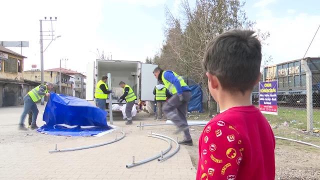 İzmir Büyükşehir Ekipleri Kahramanmaraş'ta 142 Sobalı Çadır Kurdu