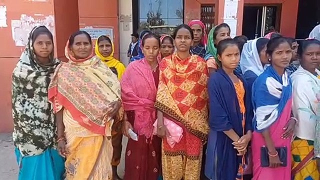 धर्म बदला तो गांव से निकाला, अब खानाबदोश की जिंदगी जी रहे ग्रामीण, कलेक्टर से मिलकर बताई पीड़ा