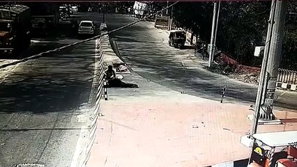 SUV कार सवारों ने  ई-रिक्शा चालक को टक्कर मारा, फिर खिड़की से लटकाकर घसीटा और सड़क पर फेंक दिया