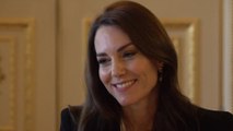 VOICI - Kate Middleton met la main aux fesses de William aux Bafta : un expert explique ce geste sur