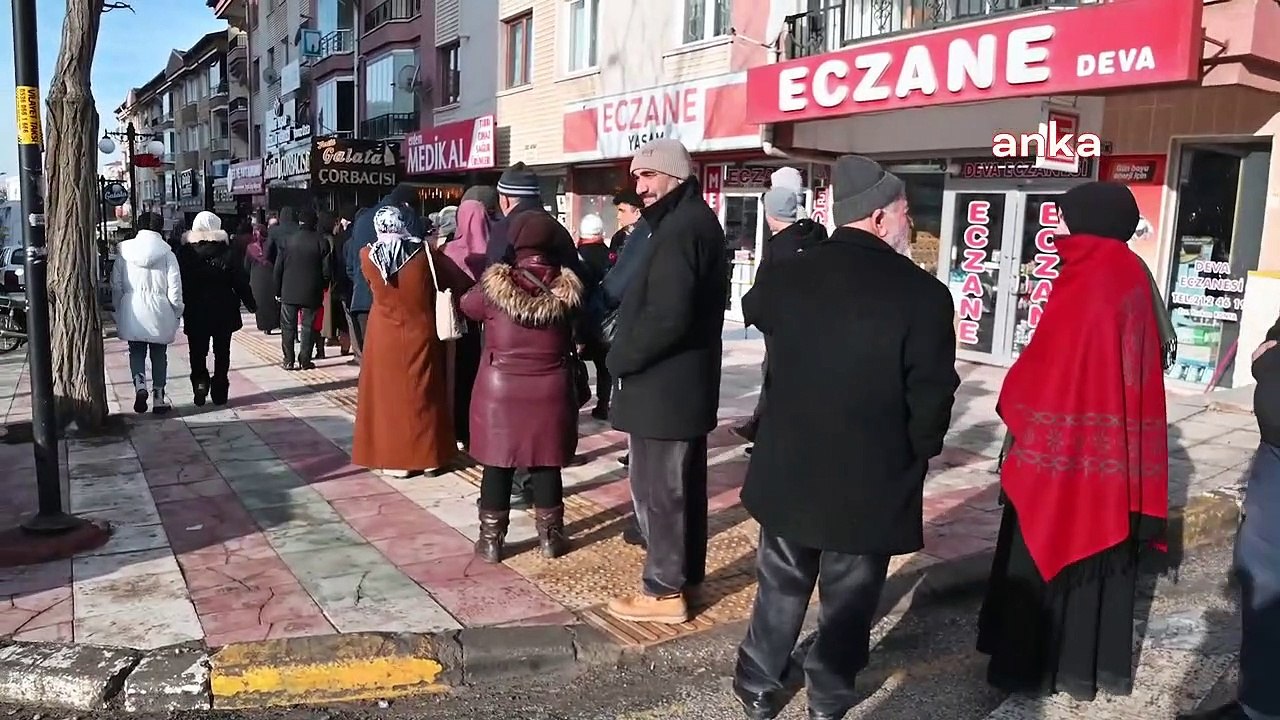 Et ve Süt Kurumu önünde 'ucuz et' kuyruğu:  'Dün geldik kıymayı alamadık, bugüne kaldı sıramız'