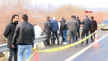 Yol kenarında erkek cesedi bulundu