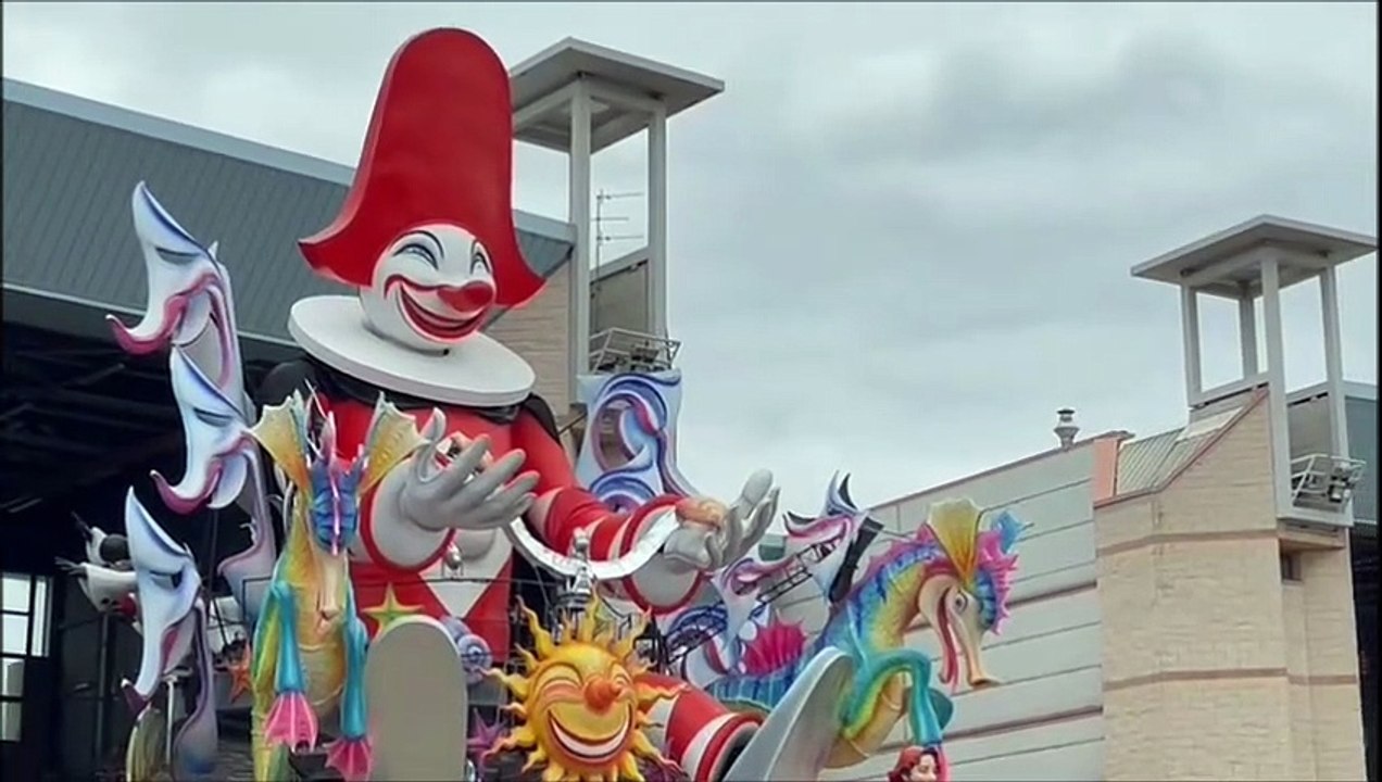 Carnevale di Viareggio: grande attesa per la sfilata serale di Martedì Grasso