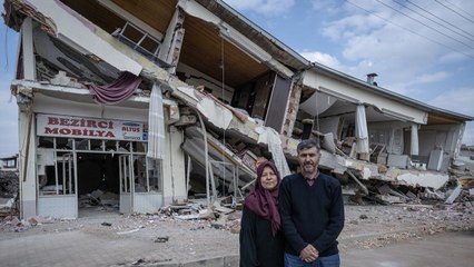 Enkazda hatıraları için bekliyorlar