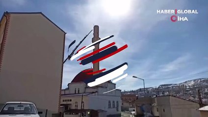 Depremde hasar gören minareler yıkılıyor