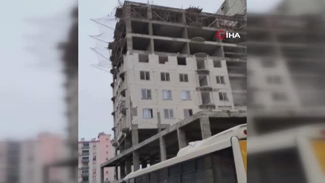 Depremin yeni görüntüleri ortaya çıktı... Binaların çöktüğü anlar kamerada