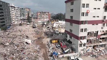 Deprem ağır hasarlı binaları yerle bir etti, Hatay hayalet şehre dönüştü