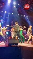 रणबीर कपूर को देख फीमेल फैन हुई बेकाबू, देखते ही एक्टर पर झपटी और फिर...