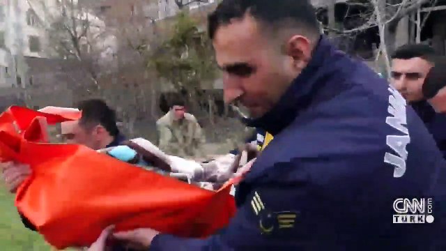 Jandarma ve sağlık ekipleri sahada