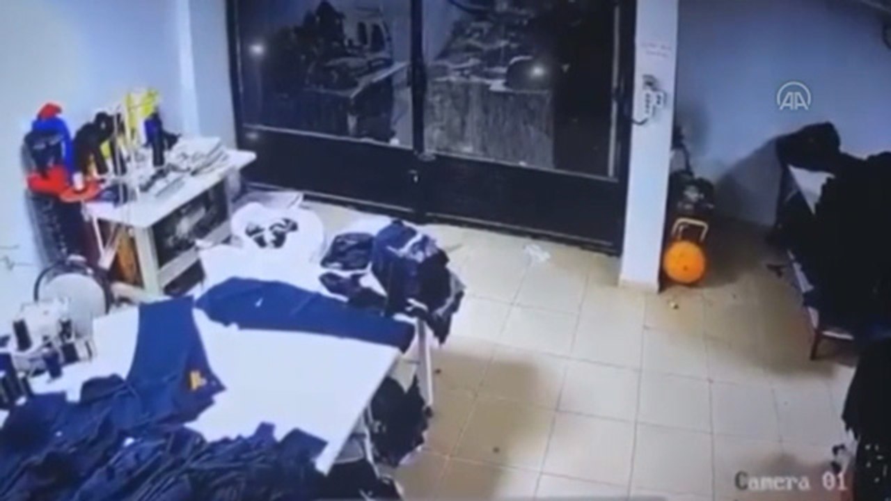 Hatay depremi Mersin'deki tekstil firmasının güvenlik kamerasında