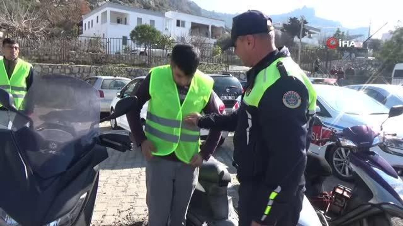 Bodrum'da 6 ayda 700'den fazla yelek dağıtıldı