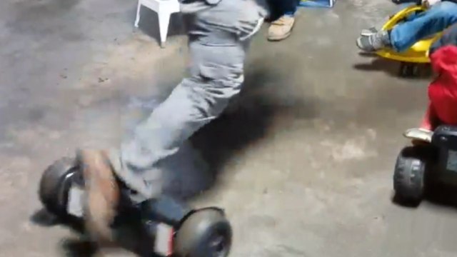 Man trying to ride hoverboard ends up failing MISERABLY