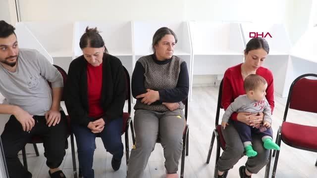 DEPREMZEDE BARANCAN İLE ABLASINA CEP TELEFONU VE BEŞİKTAŞ FORMASI HEDİYE EDİLDİ