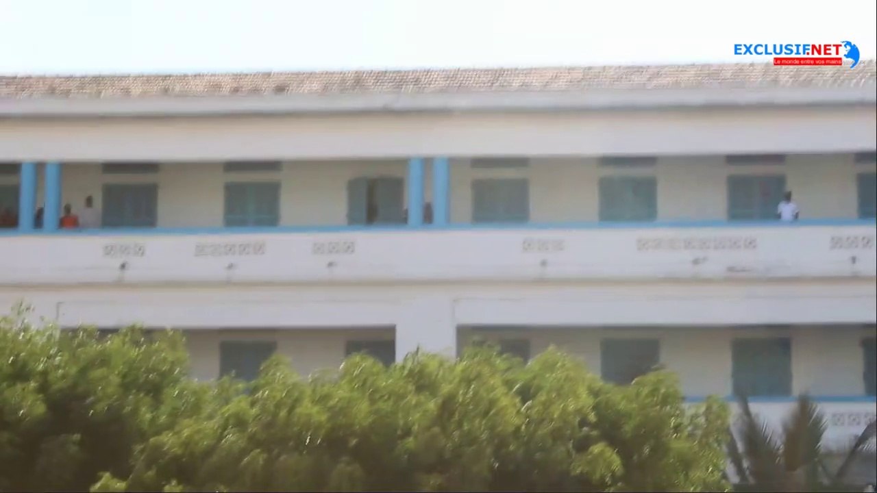 UCAD: Les images inédites des affrontements ente étudiants et Policiers