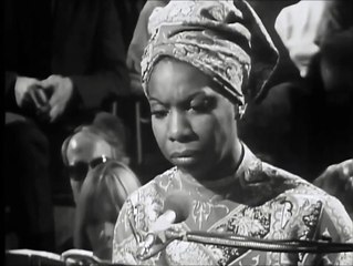 Nina Simone chante "I Put A Spell On You"