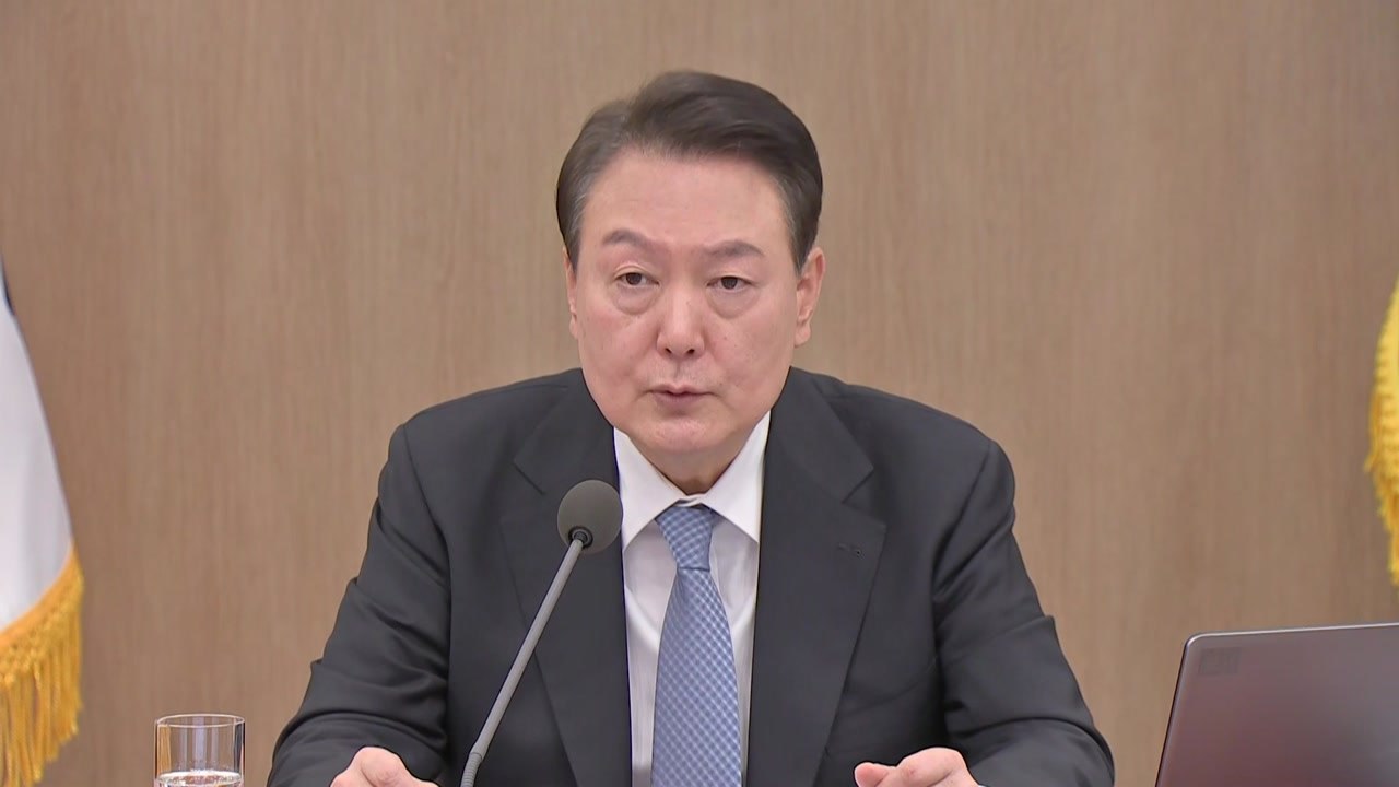 尹 "강성 기득권 노조, 건설현장 불법 자행...엄정 조치" / YTN