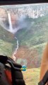 Bombeiros resgatam pessoas ilhadas em cachoeira de Conceição do Mato Dentro