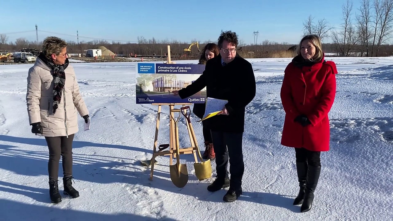 Bernard Drainville lance le projet de construction d'une école aux Cèdres