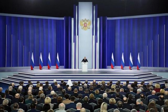 Putin: Yeni START anlaşmasına katılımımızı askıya alıyoruz Aile, bir erkek ve bir kadın arasındaki beraberlik demektir.