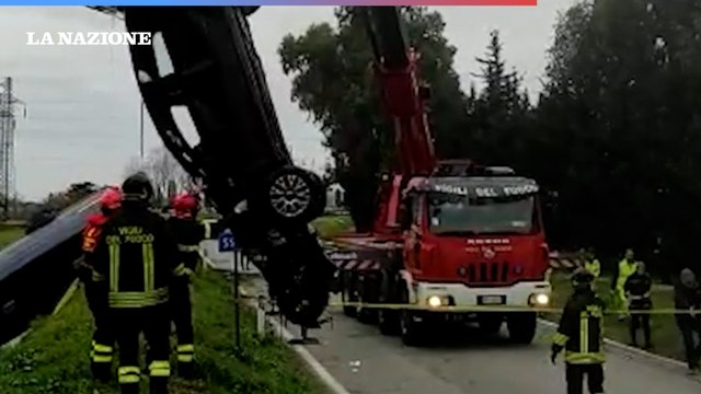 Incidente, detenuti feriti nel furgone della penitenziaria finito nel canale