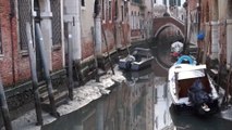 Des gondoles bloquées à Venise à cause de la sécheresse
