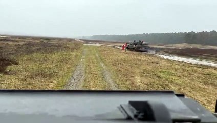 Ucraina, ecco i tank Leopard: addestramento in Germania - Video