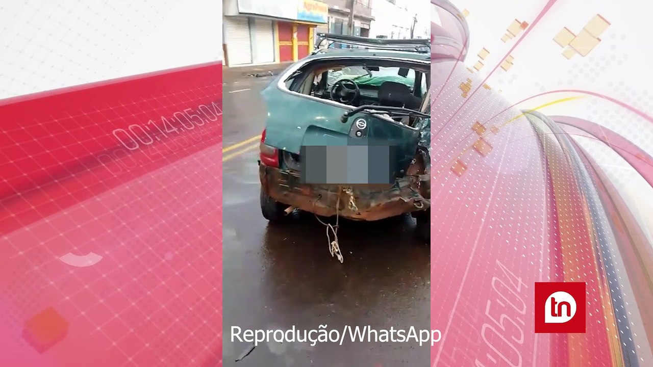 Câmera flagra batida entre carros no centro de Arapongas; assista