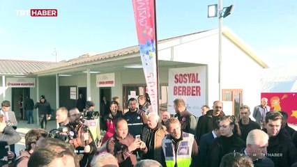 Cumhurbaşkanı Erdoğan, konteyner kentte depremzedelerle buluştu