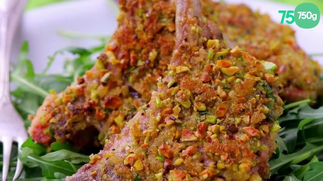 Côtes d'agneau en croûte de pistaches grillées, estragon et Pecorino