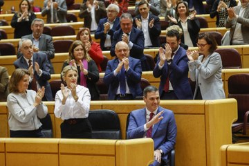 Sánchez: "Este Gobierno defiende a la mayoría social y ustedes a los de siempre, a los de arriba"