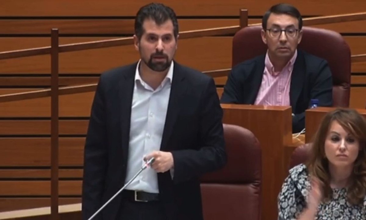 Tudanca carga contra Mañueco y la Junta de Castilla y León por premiar a Sánchez Dragó