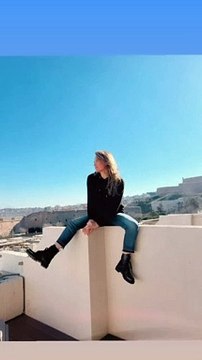 Originaire de Bretagne, Mélanie Maudran semble avoir un penchant pour le sud de la France. Sous le soleil de Marseille, elle semble plus heureuse que jamais. Mélanie Maudran