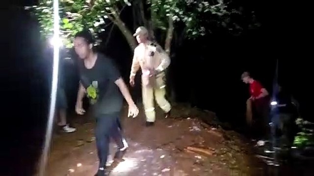 Bombeiros falam sobre resgate de duas mulheres em córrego