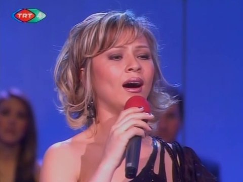 Nazlı Kanaat / Viran olan kalbimde sevgilimi özlerim