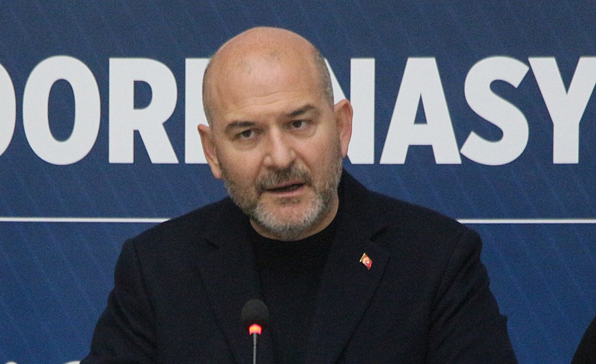 Ağır hasarlı binalara giriş yasaklandı