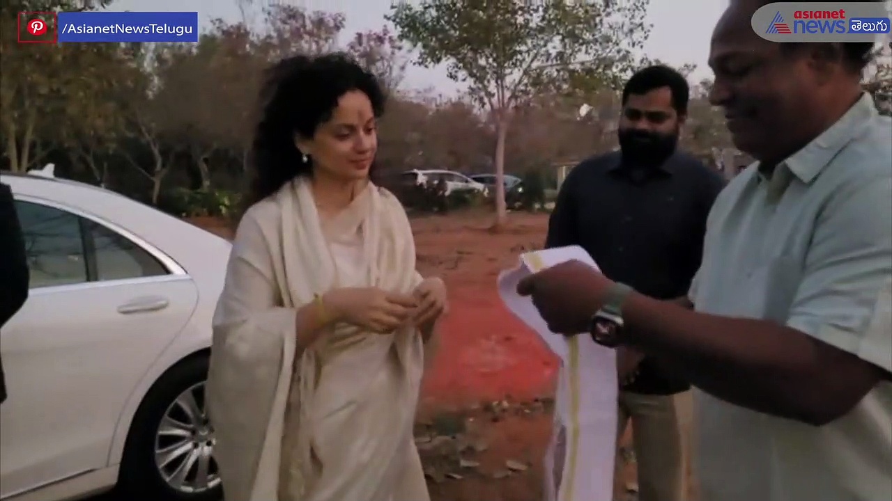 మృదువైన చేతులతో మట్టిన తాకుతూ...పచ్చటి మొక్కకు ప్రాణంపోసిన బాలివుడ్ బ్యూటీ కంగనా