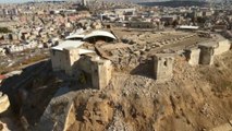 Depremlerin hasar verdiği Gaziantep Kalesi havadan görüntülendi