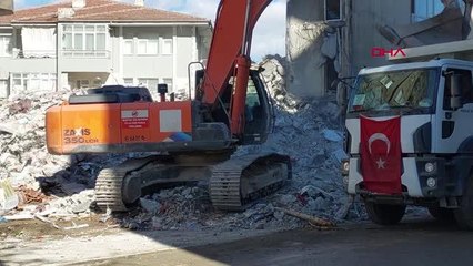 MALATYA'DA ENKAZ KALDIRMA ÇALIŞMALARI SÜRÜYOR