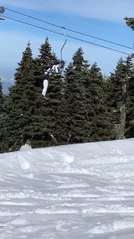 Görüntü Uludağ'dan! Dengesini kaybeden tatilci telesiyejide böyle asılı kaldı