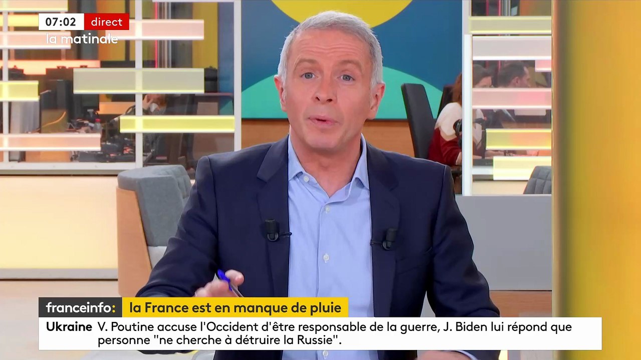 Italie: Un phénomène de basses marées met à sec des canaux de Venise offrant aux touristes le spectacle insolite de gondoles échouées sur des bancs de vase - Regardez