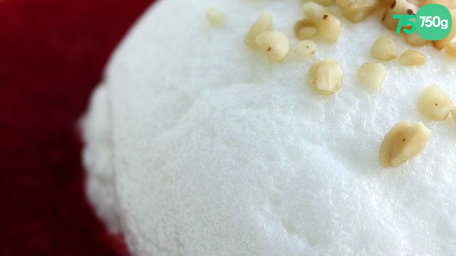 Île flottante et sa soupe de fraises