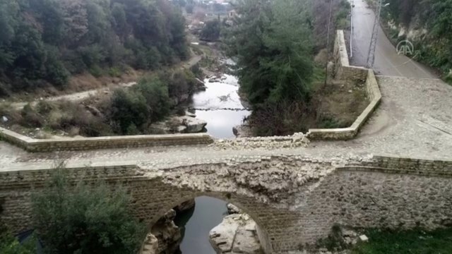 Hatay'daki Batıayaz Köprüsü, depremler nedeniyle zarar gördü