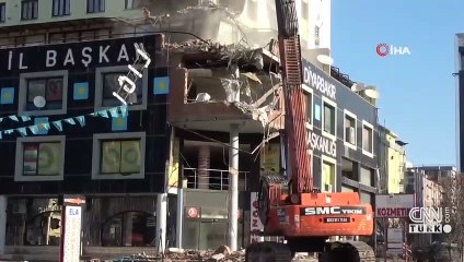 Birçok kişiye mezar olan Diyar Galeria İş Merkezi'nin yıkımına başlandı