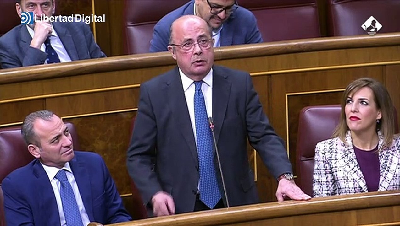 Gil Lázaro: "Usted es el responsable de este bodrio de ley"