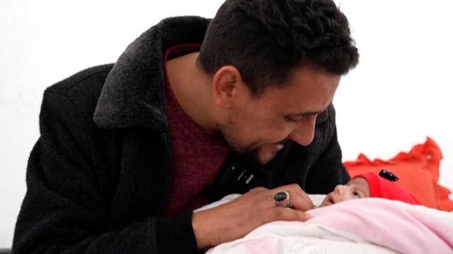 Afraa, la petite Syrienne née sous les décombres du séisme adoptée par des proches