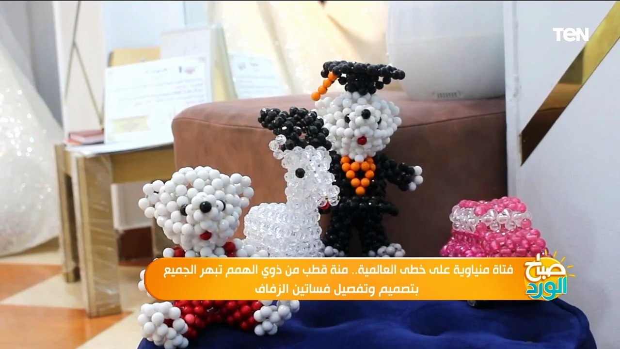 طفلة منياوية على خطى العالمية.. منة قطب من ذوي الهمم تبهر الجميع بتصميم وتفصيل فساتين الزفاف