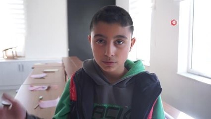 Harçlıklarını biriktiren öğrenciler, mektuplarla birlikte depremzedelere bağış yaptı